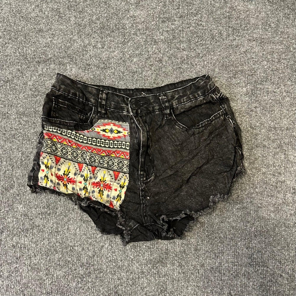 Chic Denim Architect Shorts Womens Size L Acid Wash Tribal Patch Boho Distressed